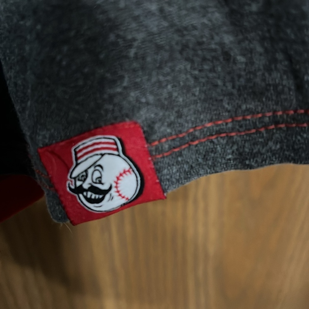 Size Large Cincinnati Reds Tank Top - Picture 4 of 4